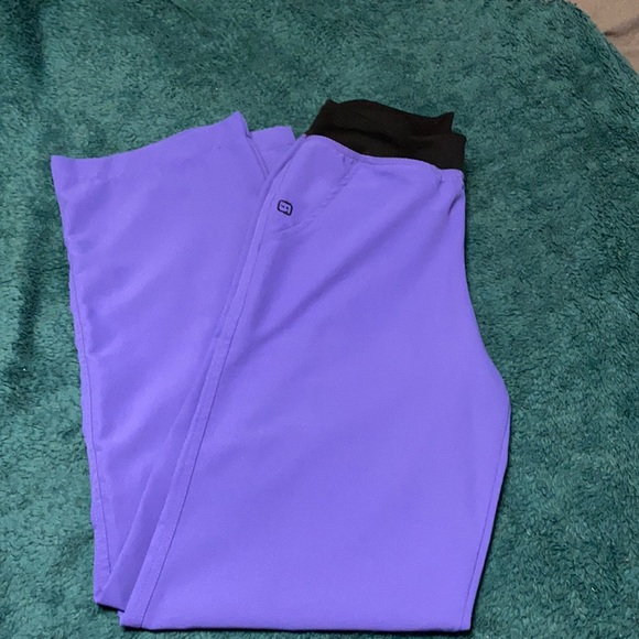 Scrubs - Picture 2 of 2